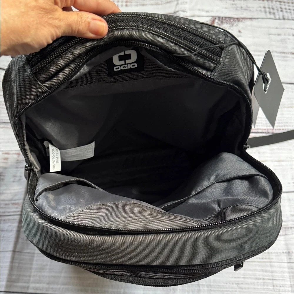 New OGIO Callaway work travel laptop backpack in grey - Picture 7 of 8